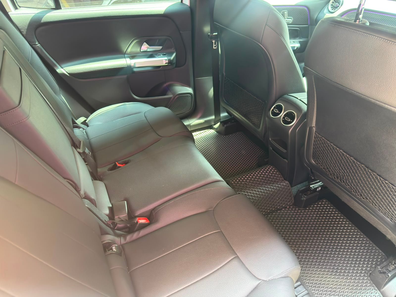 Mercedes-Benz GLB180 Progressive Line photo 8